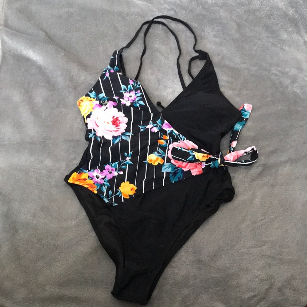 CUPSHE large woman’s one piece swimsuit